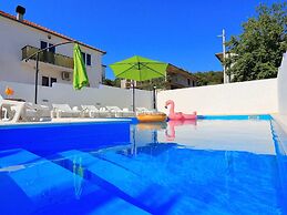 Modern Apartment in Bibinje With Pool