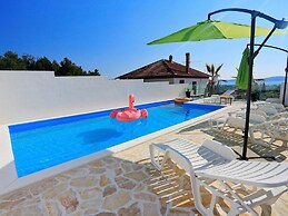 Modern Apartment in Bibinje With Pool