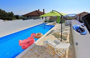 Modern Apartment in Bibinje With Pool