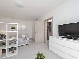 Modern Villa in Maslenica With Swimming Pool