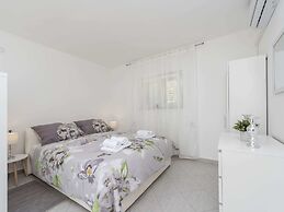 Modern Villa in Maslenica With Swimming Pool