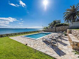 Modern Villa in Maslenica With Swimming Pool