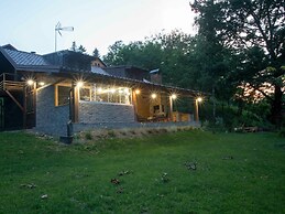 Amazing Chalet with Private Garden, Hot Tub, Sauna, Great Location by