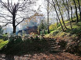 Amazing Chalet with Private Garden, Hot Tub, Sauna, Great Location by