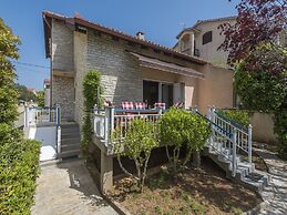 Charming Holiday Home in Turanj With Private Fenced Garden