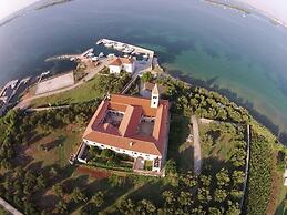 Charming Holiday Home in Turanj With Private Fenced Garden