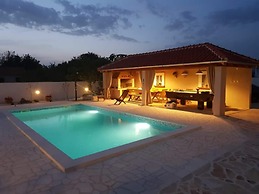 Villa in Pridraga With Pool and Five Person