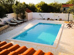 Villa in Pridraga With Pool and Five Person