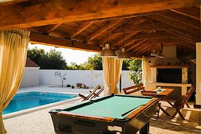 Villa in Pridraga With Pool and Five Person