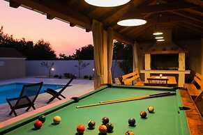 Villa in Pridraga With Pool and Five Person