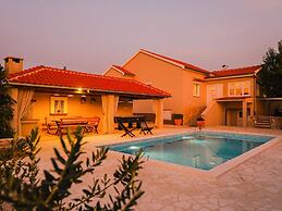Villa in Pridraga With Pool and Five Person