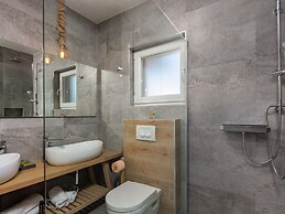 Modern Countryside Villa Near the Sea, Private Swimming Pool, Lovely G