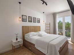 Modern Countryside Villa Near the Sea, Private Swimming Pool, Lovely G