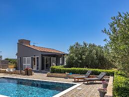 Modern Countryside Villa Near the Sea, Private Swimming Pool, Lovely G