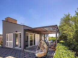 Modern Countryside Villa Near the Sea, Private Swimming Pool, Lovely G