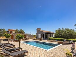 Modern Countryside Villa Near the Sea, Private Swimming Pool, Lovely G