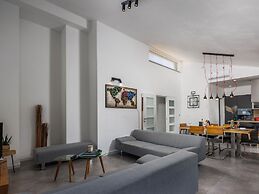 Modern Countryside Villa Near the Sea, Private Swimming Pool, Lovely G