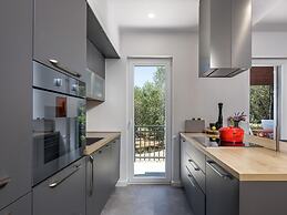 Modern Countryside Villa Near the Sea, Private Swimming Pool, Lovely G