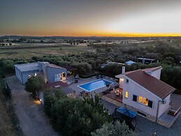 Modern Countryside Villa Near the Sea, Private Swimming Pool, Lovely G