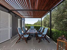 Modern Countryside Villa Near the Sea, Private Swimming Pool, Lovely G