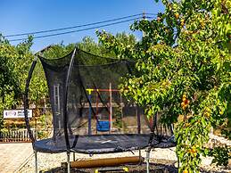 Modern Countryside Villa Near the Sea, Private Swimming Pool, Lovely G