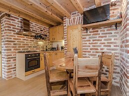 Cozy Holiday Home With Garden in Starigrad