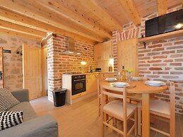 Cozy Holiday Home With Garden in Starigrad
