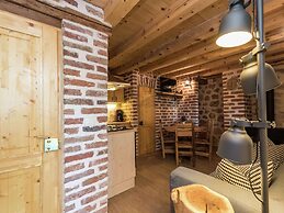 Cozy Holiday Home With Garden in Starigrad