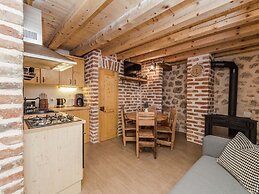 Cozy Holiday Home With Garden in Starigrad