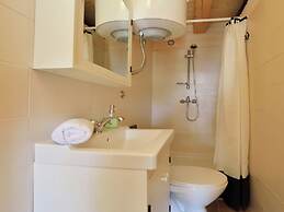 Cozy Holiday Home With Garden in Starigrad