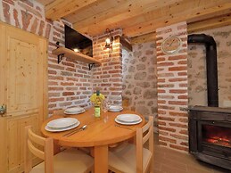 Cozy Holiday Home With Garden in Starigrad