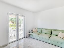 Comfortable Villa in Orebić with Garden near Seabeach