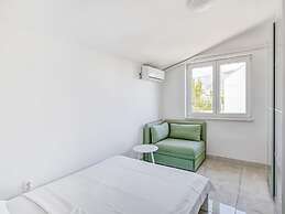 Comfortable Villa in Orebić with Garden near Seabeach