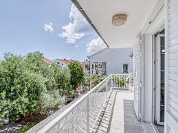 Comfortable Villa in Orebić with Garden near Seabeach