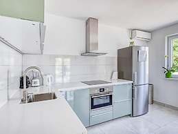 Comfortable Villa in Orebić with Garden near Seabeach