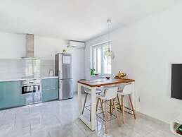 Comfortable Villa in Orebić with Garden near Seabeach