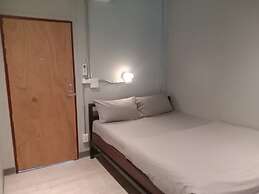 BED STATION HOSTEL KHAOSAN