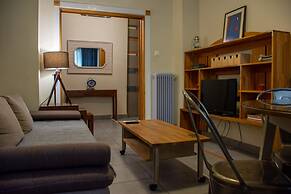 Handcrafted Unique Flat - Acropolis