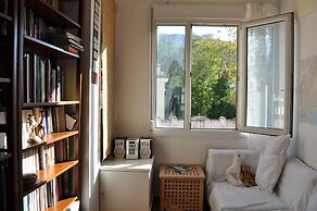 Acropolis View Super Located Studio