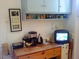 Acropolis View Super Located Studio
