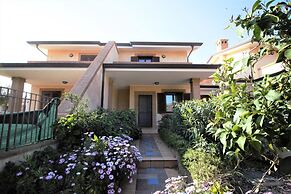 Holidaycasa Emiliano - Villa con Giardino Privato