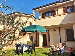 Holidaycasa Emiliano - Villa con Giardino Privato