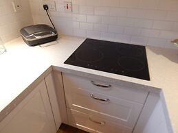 Cherry Palace 3 BD Parking Spaces groups