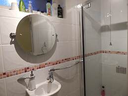 Cherry Palace 3 BD Parking Spaces groups