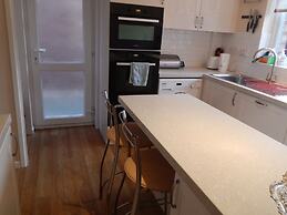 Cherry Palace 3 BD Parking Spaces groups