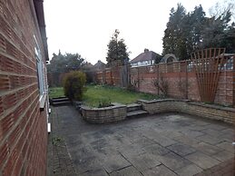 Cherry Palace 3 BD Parking Spaces groups