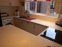 Cherry Palace 3 BD Parking Spaces groups