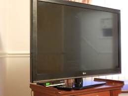 Cherry Palace 3 BD Parking Spaces groups