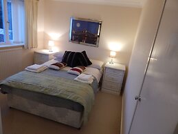 Cherry Palace 3 BD Parking Spaces groups