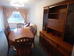 Cherry Palace 3 BD Parking Spaces groups